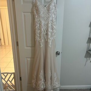 Elegant Lace Evening Gown